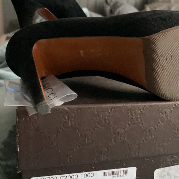 Black Suede Gucci Pumps GUC with box/spare lifts - Picture 5 of 9